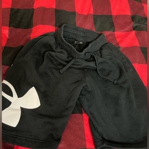 Men’s under armor black/white basketball shorts